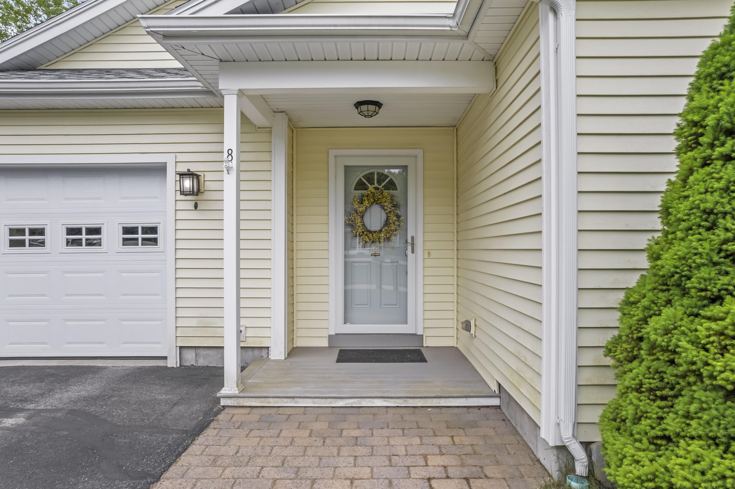 8 Macintosh Lane Lewiston ME 04240