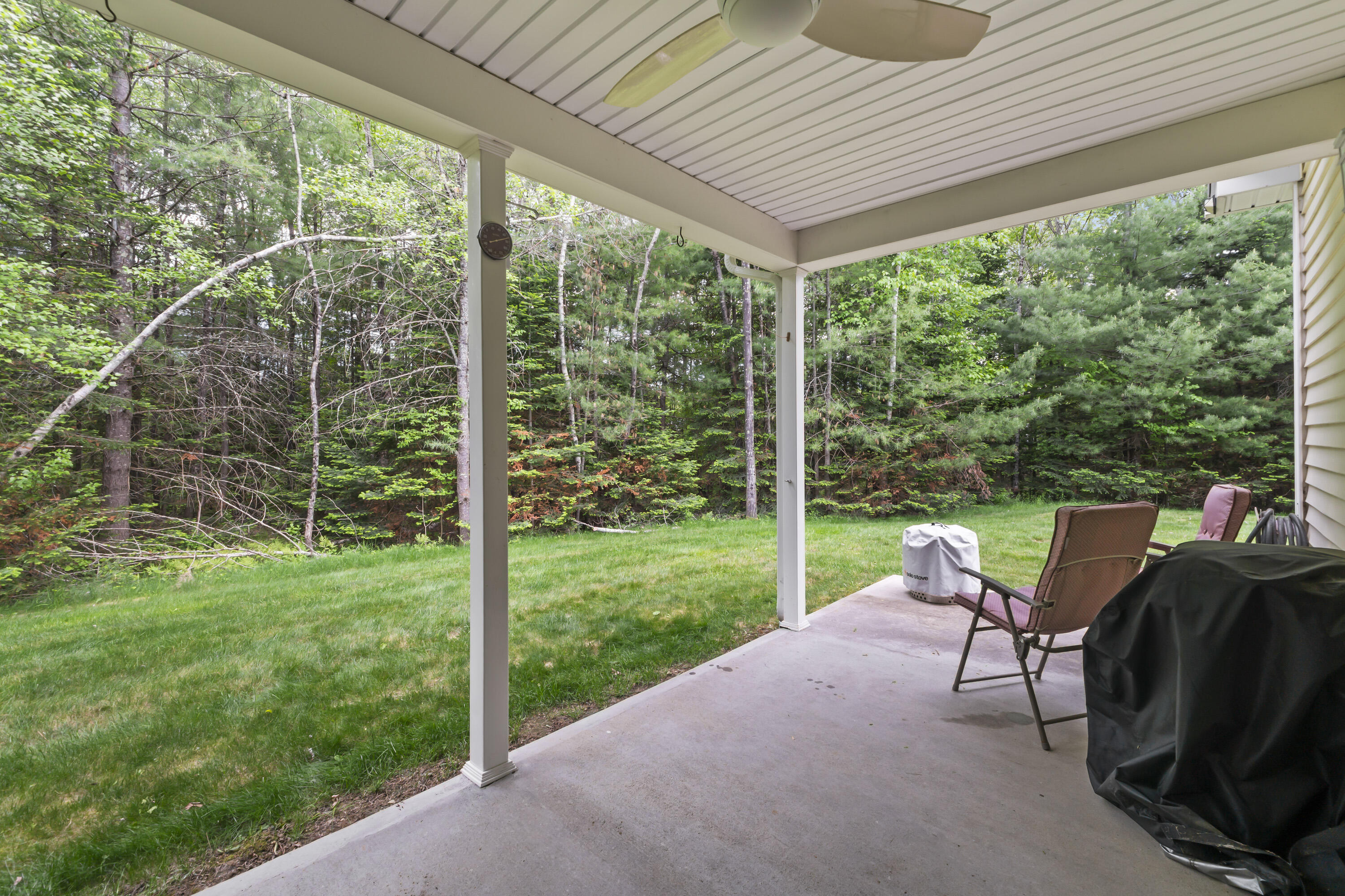 8 Macintosh Lane Lewiston ME 04240