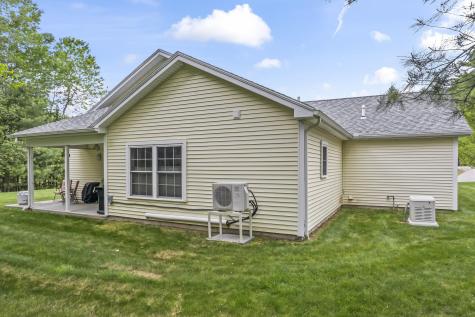 8 Macintosh Lane Lewiston ME 04240