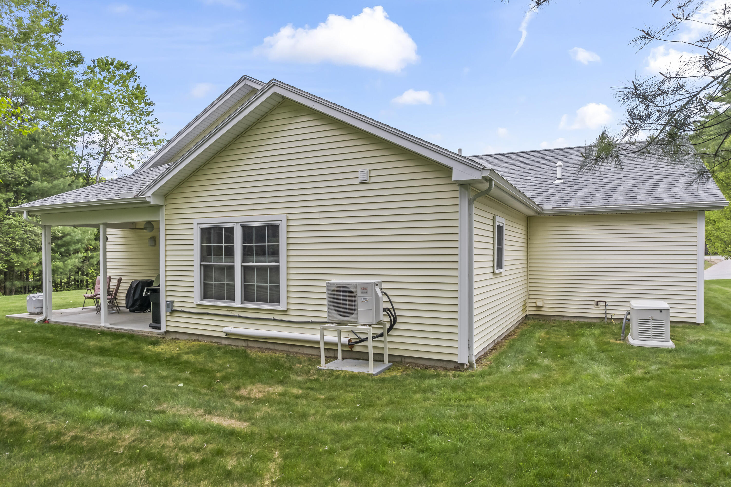 8 Macintosh Lane Lewiston ME 04240