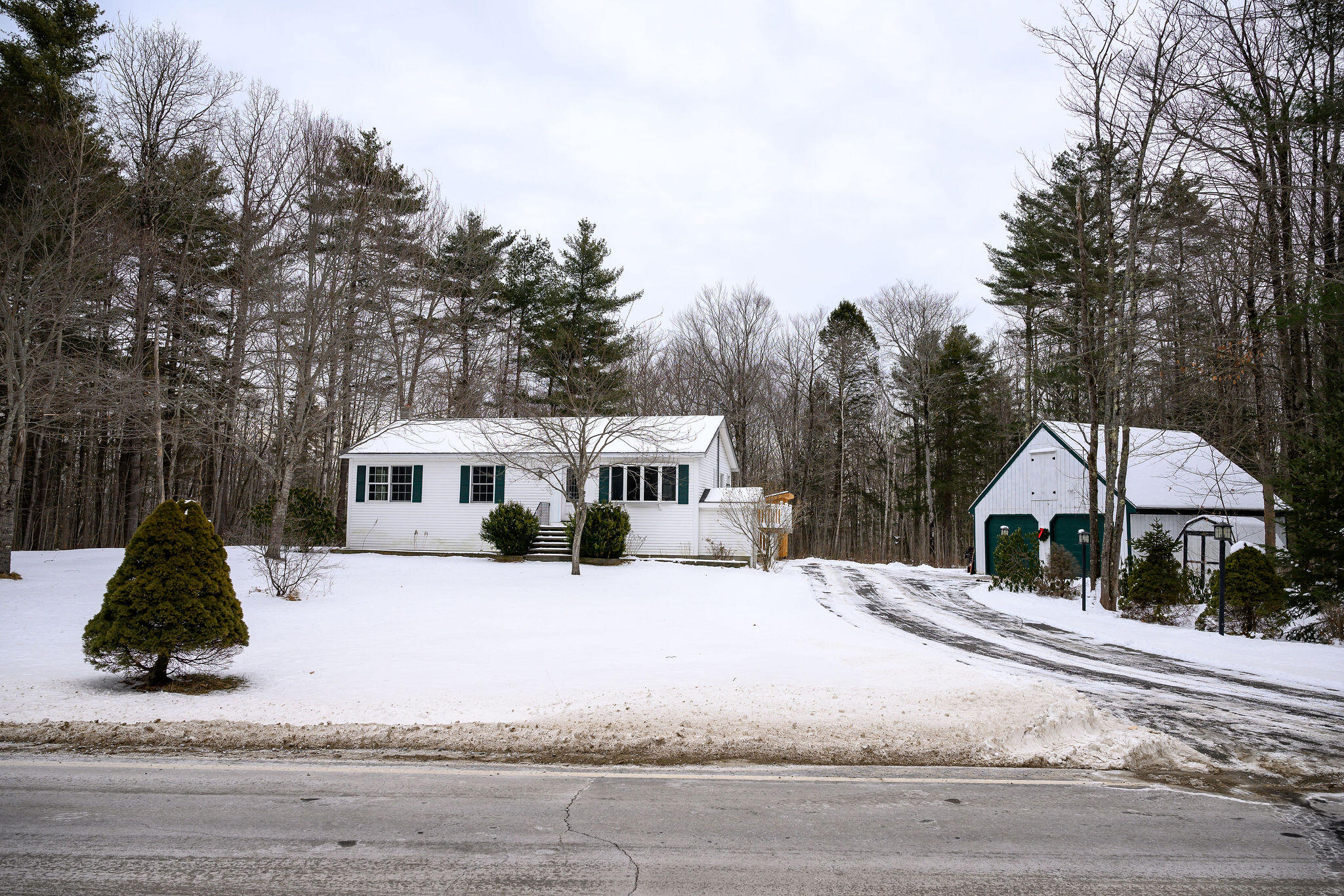 589 Post Road Bowdoinham ME 04008