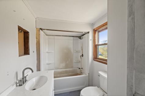 484 W River Road Augusta ME 04330