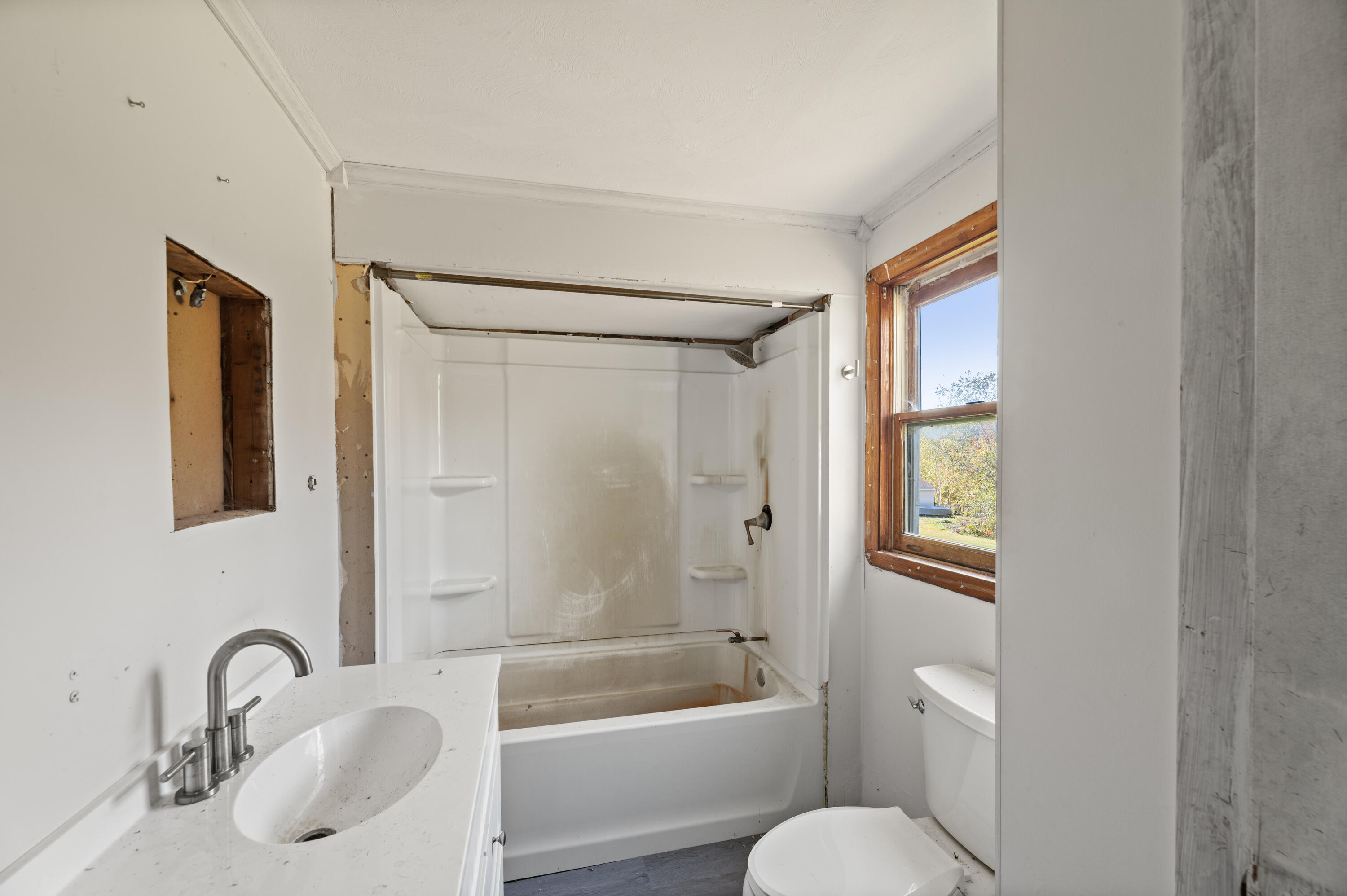 484 W River Road Augusta ME 04330