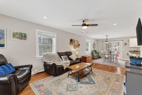 12 Robinson Road Scarborough ME 04074