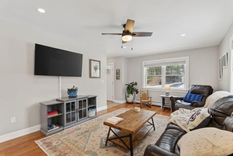 12 Robinson Road Scarborough ME 04074