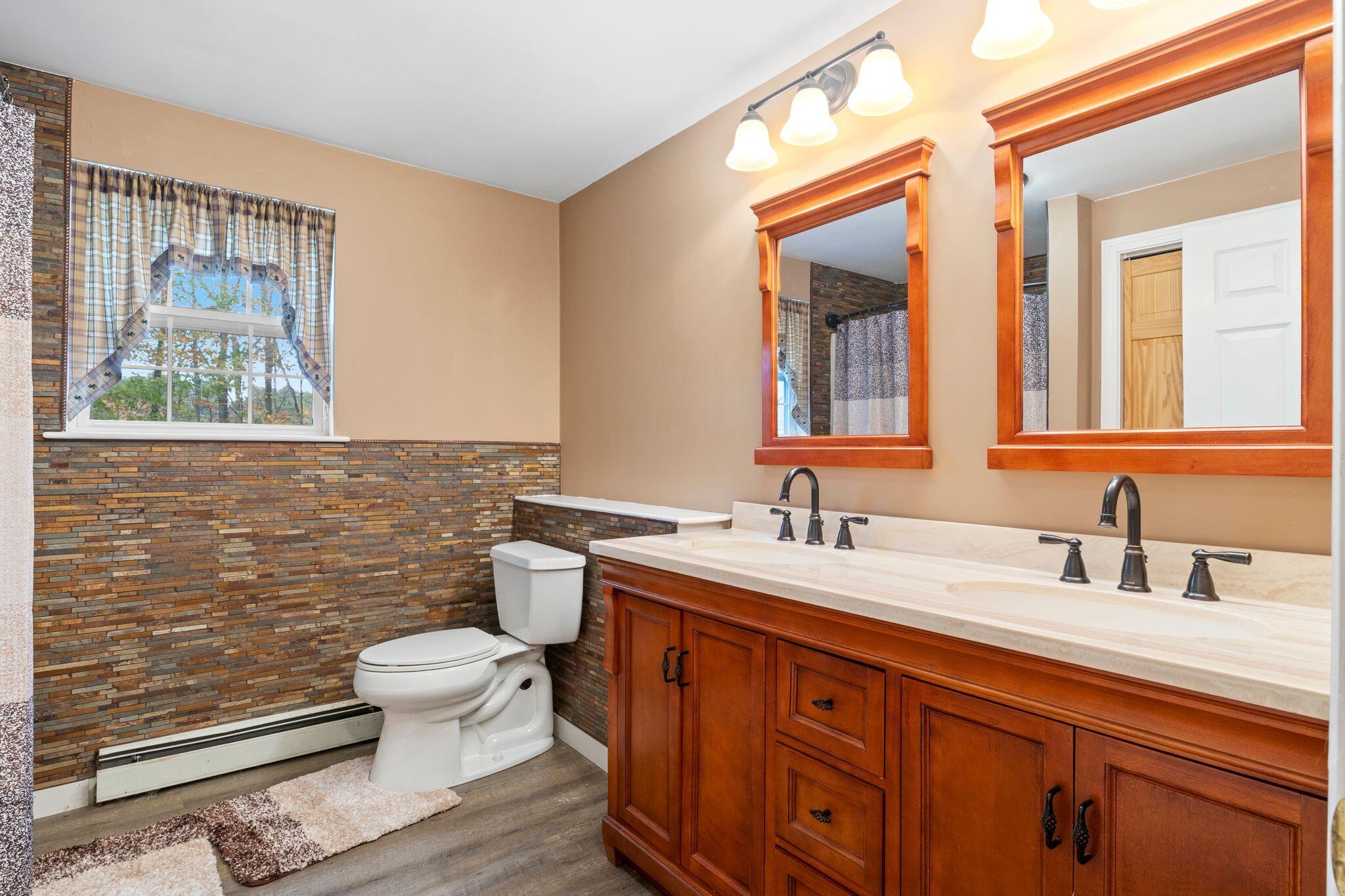 17 Fox Track Buxton ME 04093