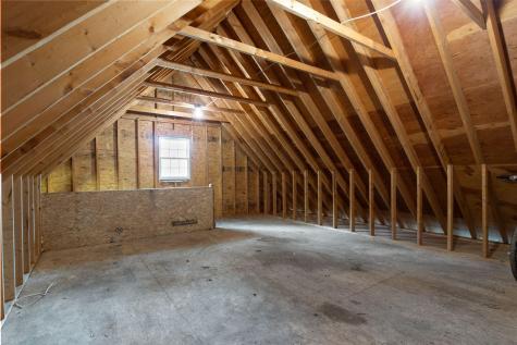 17 Fox Track Buxton ME 04093