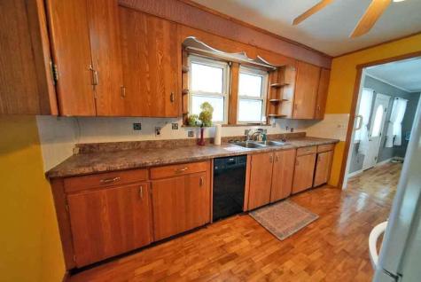 20 Cleaves Street Crystal ME 04747