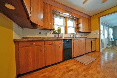 20 Cleaves Street Crystal ME 04747