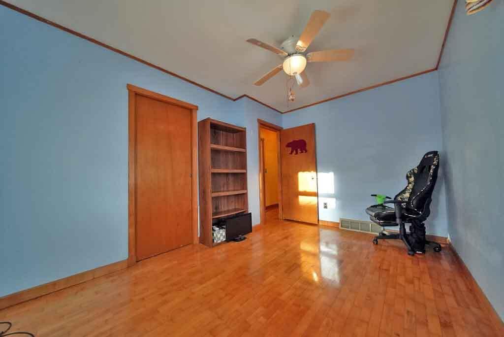 20 Cleaves Street Crystal ME 04747