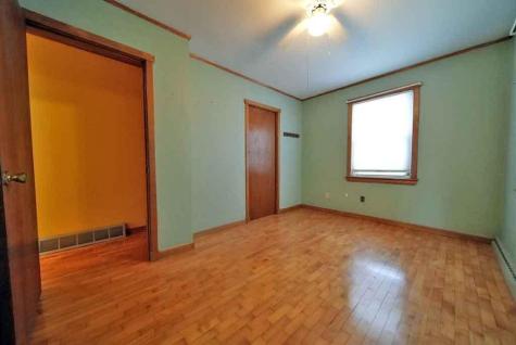 20 Cleaves Street Crystal ME 04747