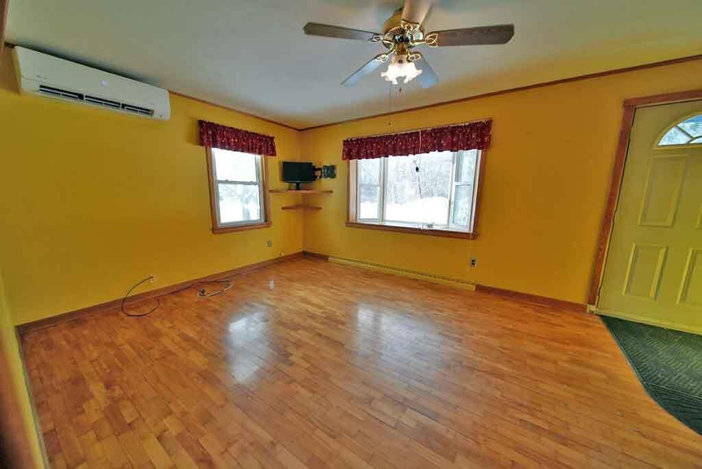 20 Cleaves Street Crystal ME 04747