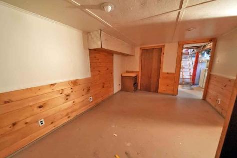 20 Cleaves Street Crystal ME 04747