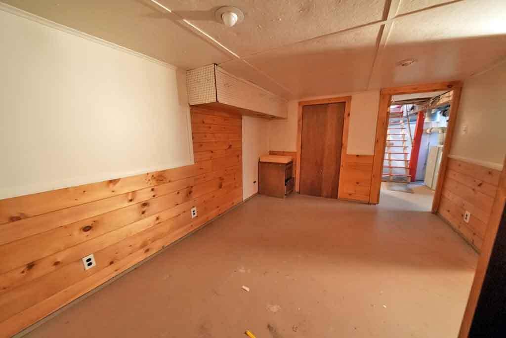 20 Cleaves Street Crystal ME 04747