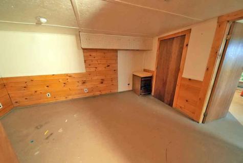 20 Cleaves Street Crystal ME 04747