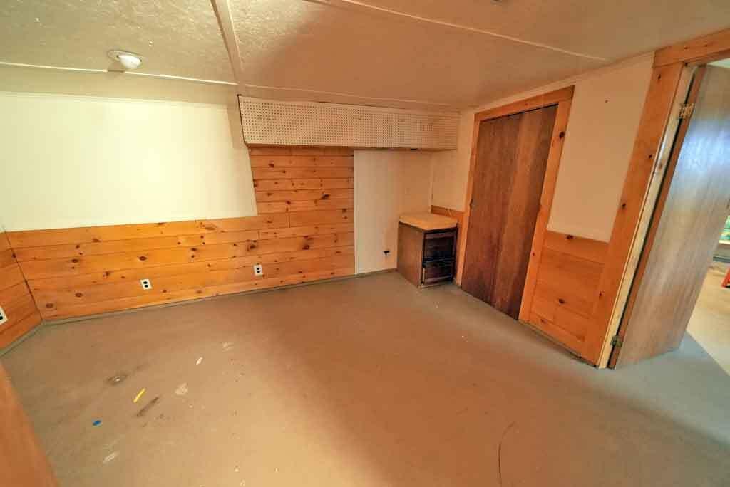 20 Cleaves Street Crystal ME 04747