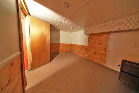 20 Cleaves Street Crystal ME 04747