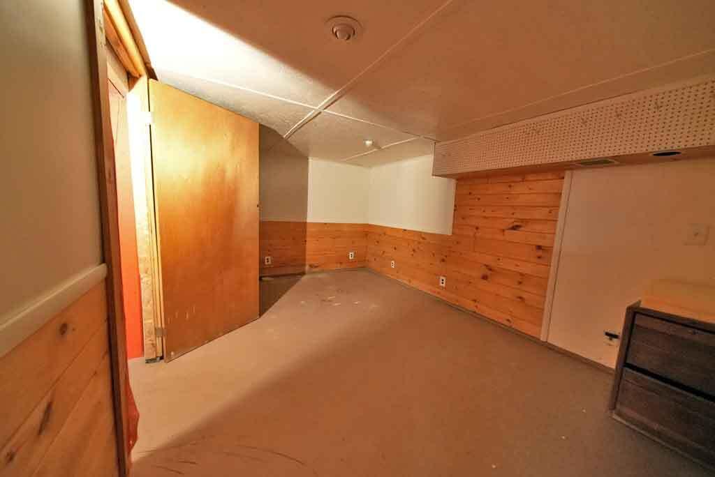 20 Cleaves Street Crystal ME 04747