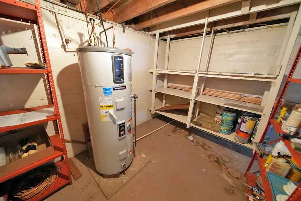 20 Cleaves Street Crystal ME 04747