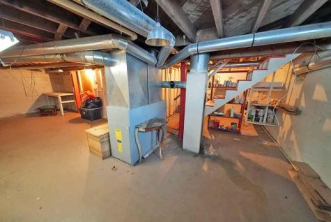 20 Cleaves Street Crystal ME 04747