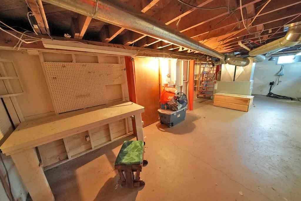 20 Cleaves Street Crystal ME 04747