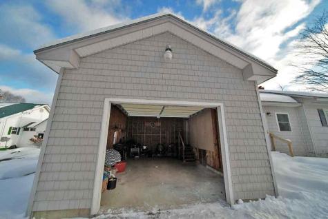 20 Cleaves Street Crystal ME 04747