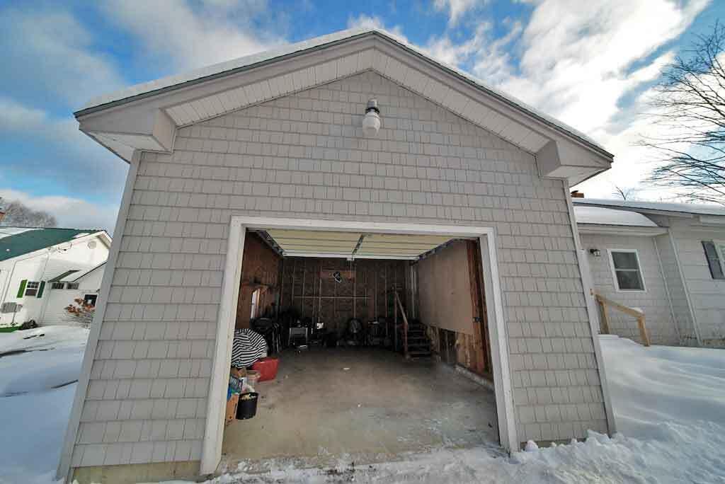 20 Cleaves Street Crystal ME 04747