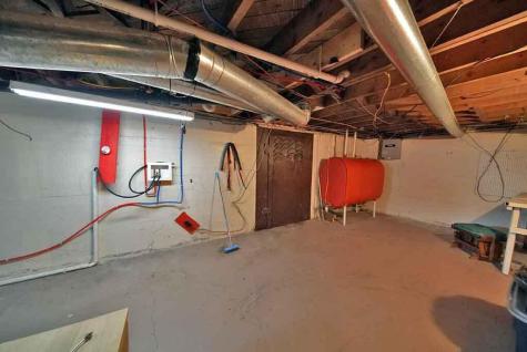 20 Cleaves Street Crystal ME 04747