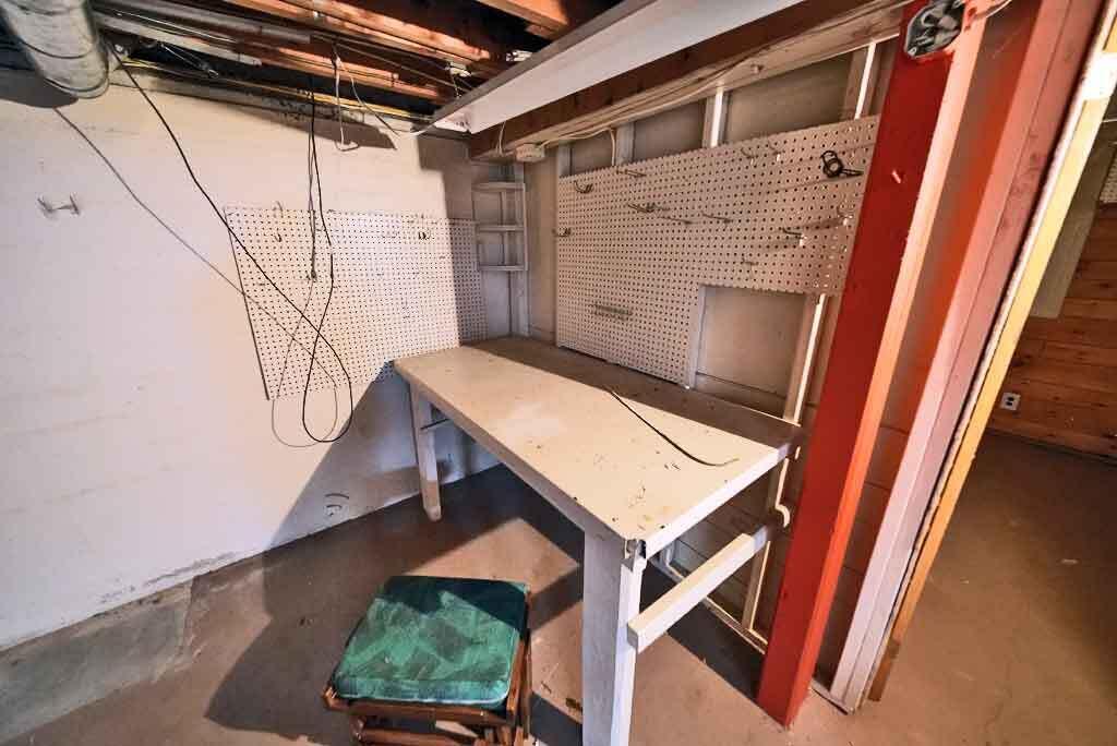 20 Cleaves Street Crystal ME 04747