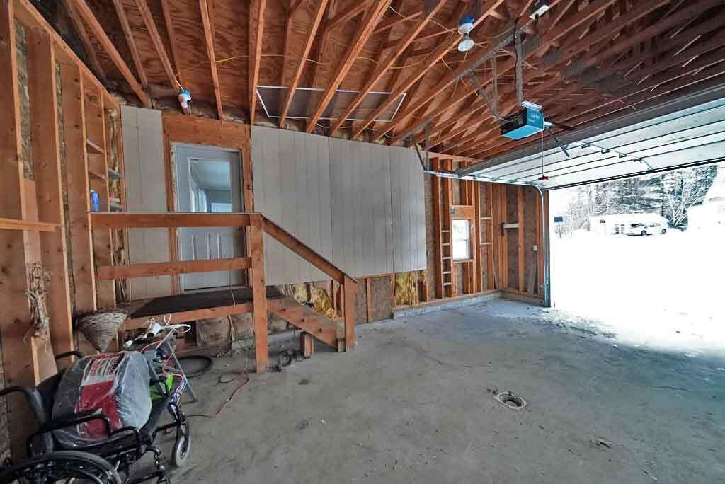 20 Cleaves Street Crystal ME 04747