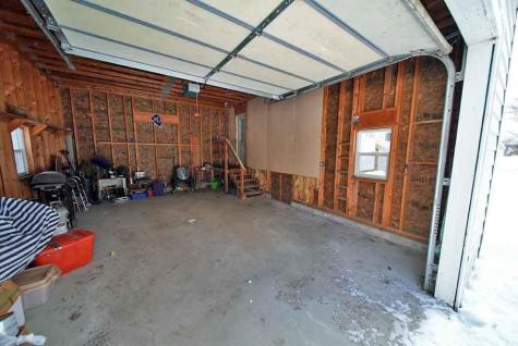 20 Cleaves Street Crystal ME 04747