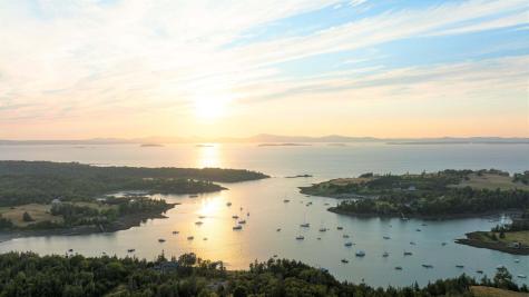 197 N Shore Road North Haven ME 04853