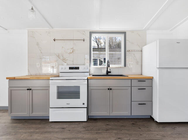 9 Sylvan Terrace Holden ME 04429