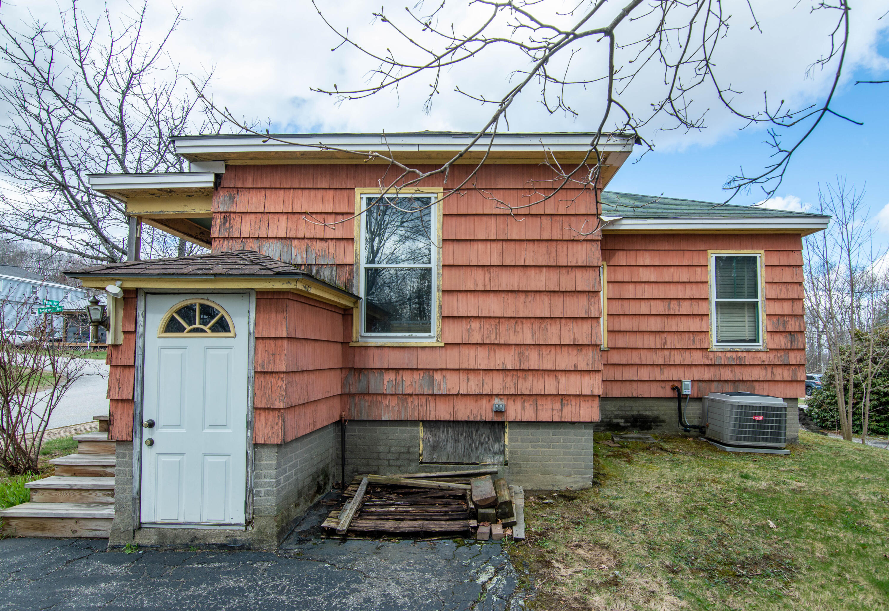 27 Reservoir Avenue Lewiston ME 04240