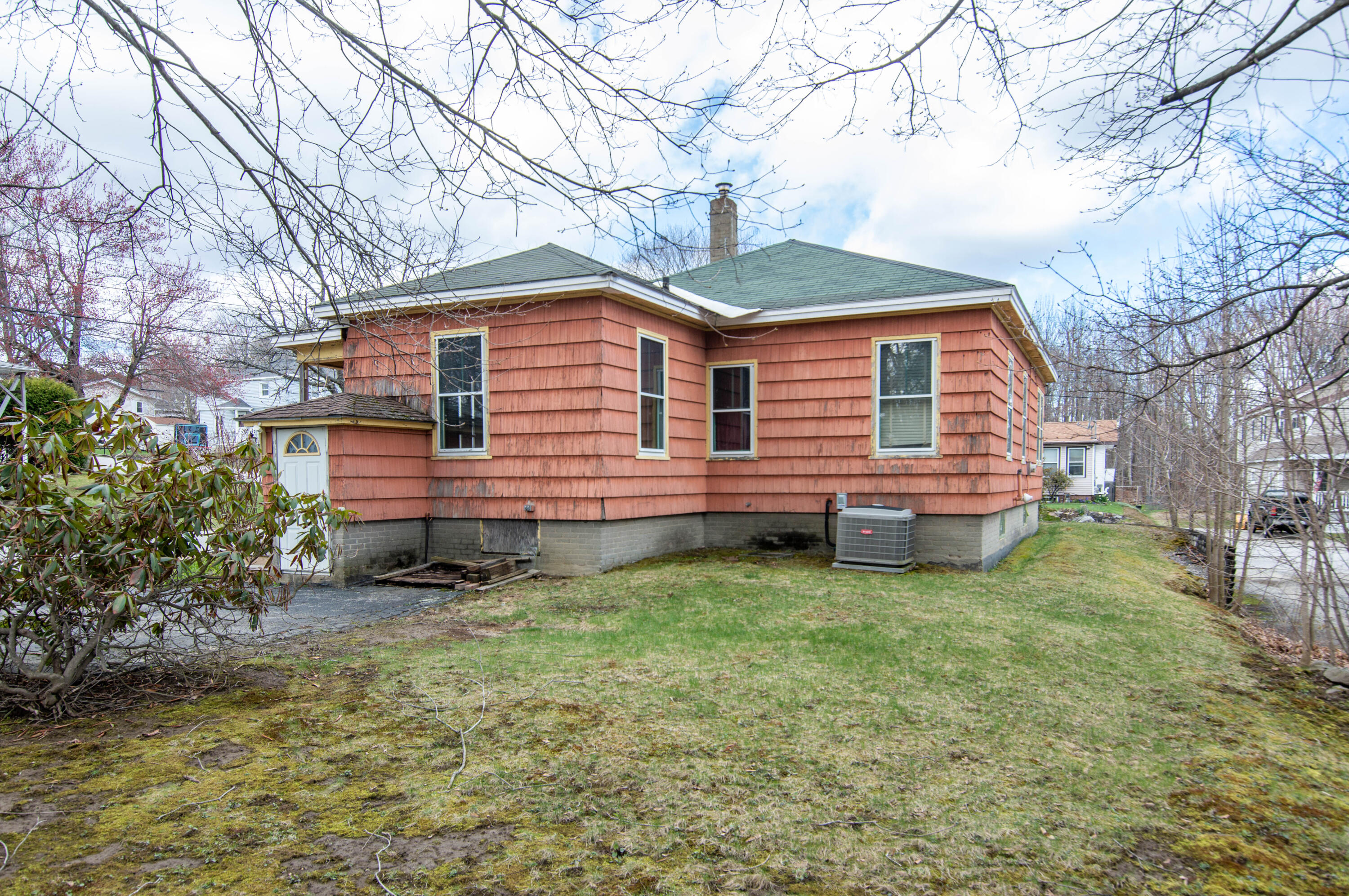 27 Reservoir Avenue Lewiston ME 04240