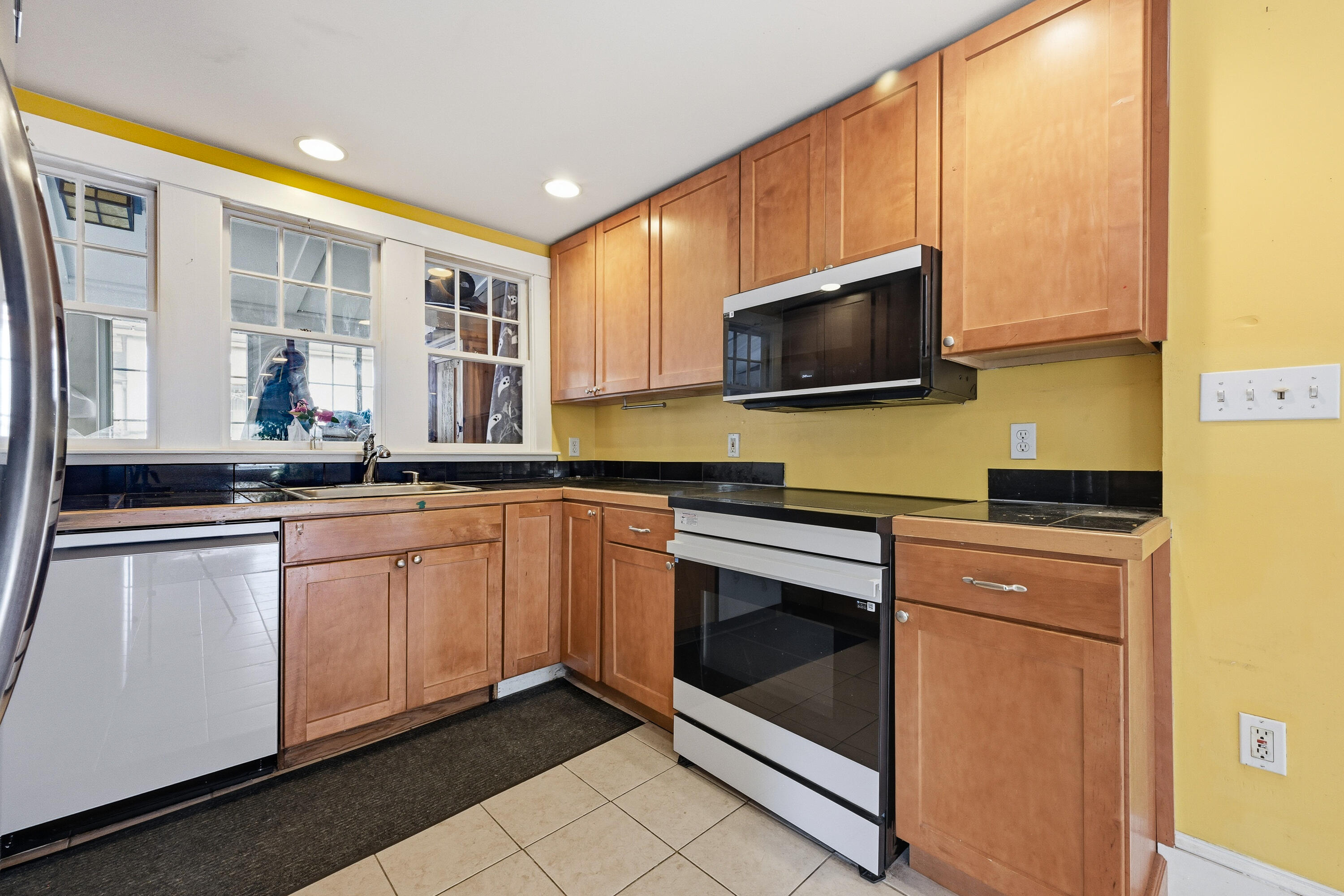 412 Ocean Avenue Portland ME 04103