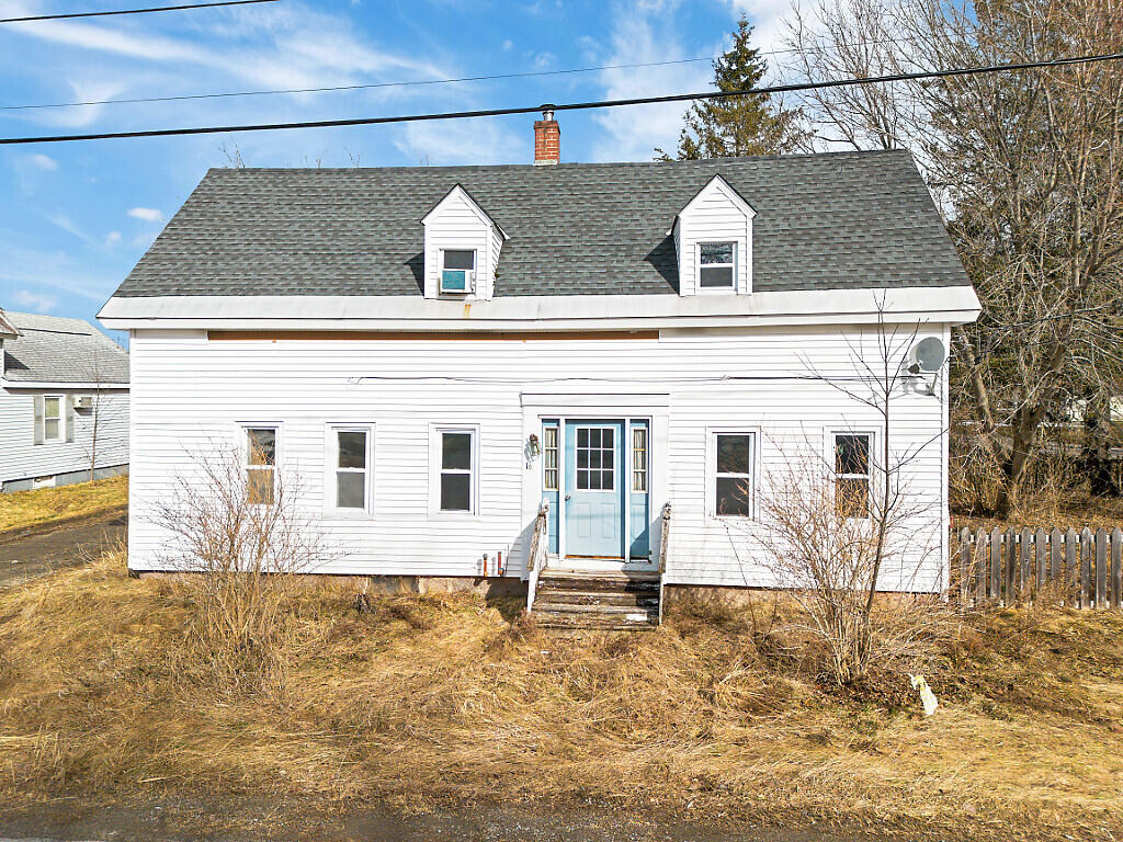 16 Maple Street Vassalboro ME 04989