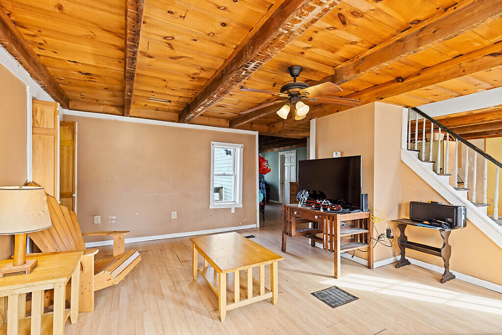 16 Maple Street Vassalboro ME 04989
