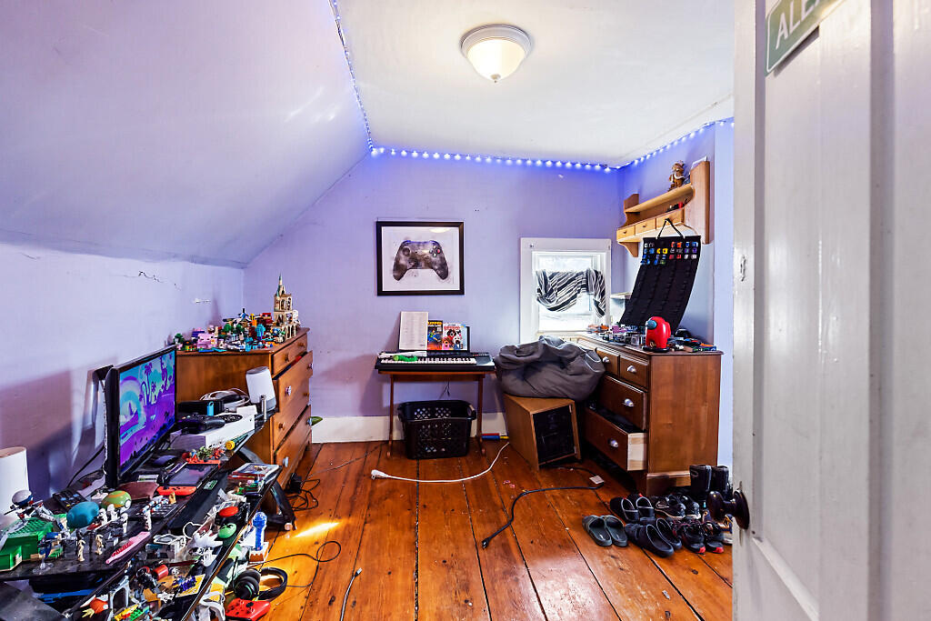 16 Maple Street Vassalboro ME 04989