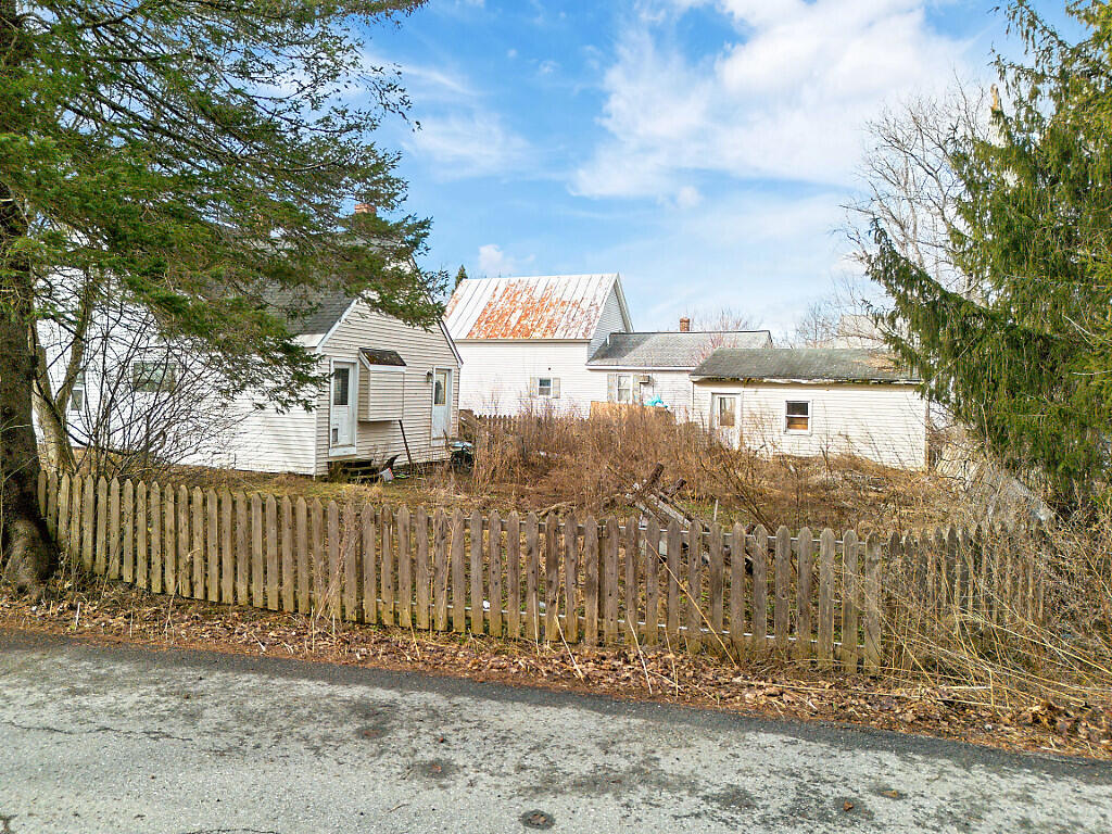 16 Maple Street Vassalboro ME 04989