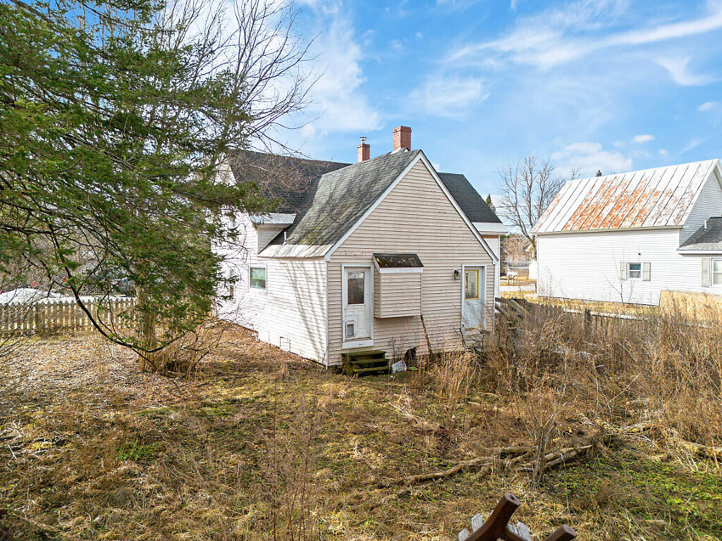 16 Maple Street Vassalboro ME 04989