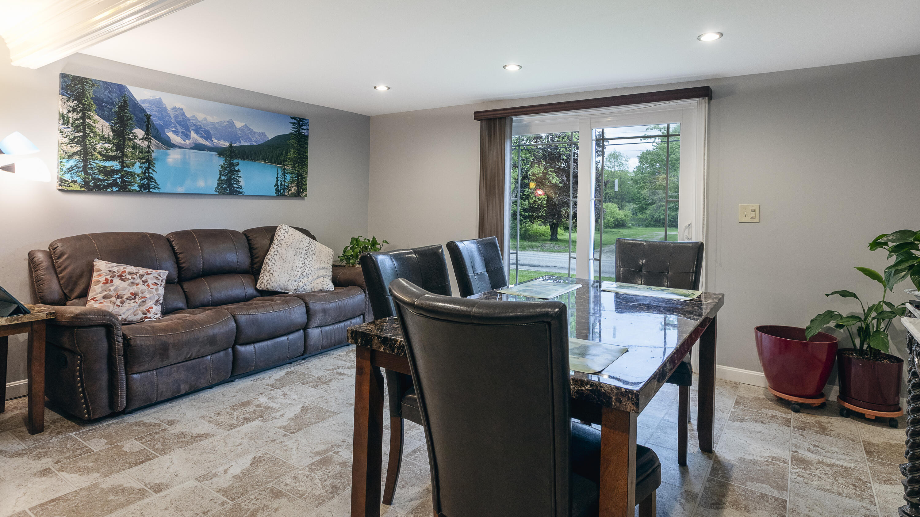 48 Oxford Street Paris ME 04281