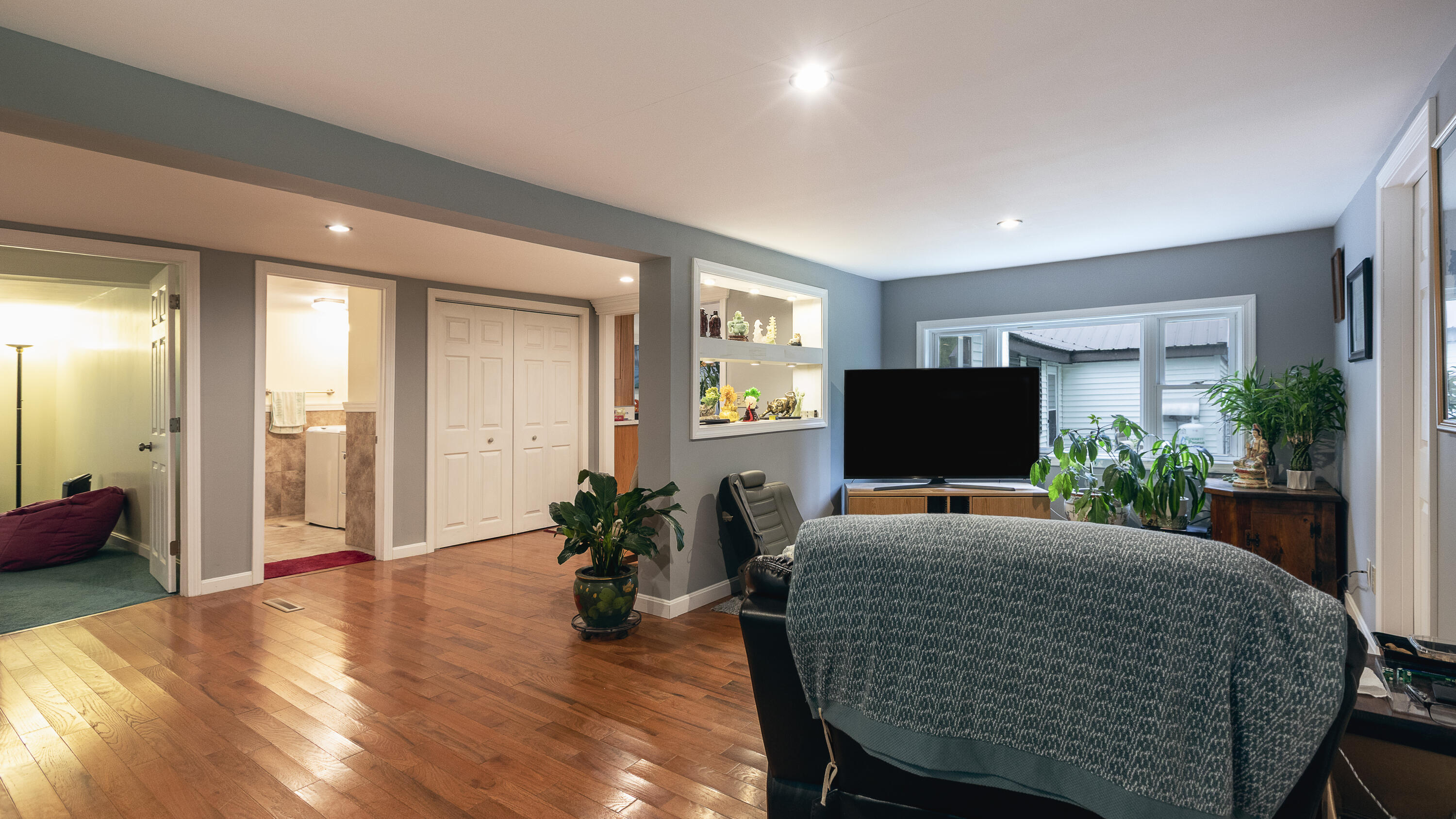 48 Oxford Street Paris ME 04281