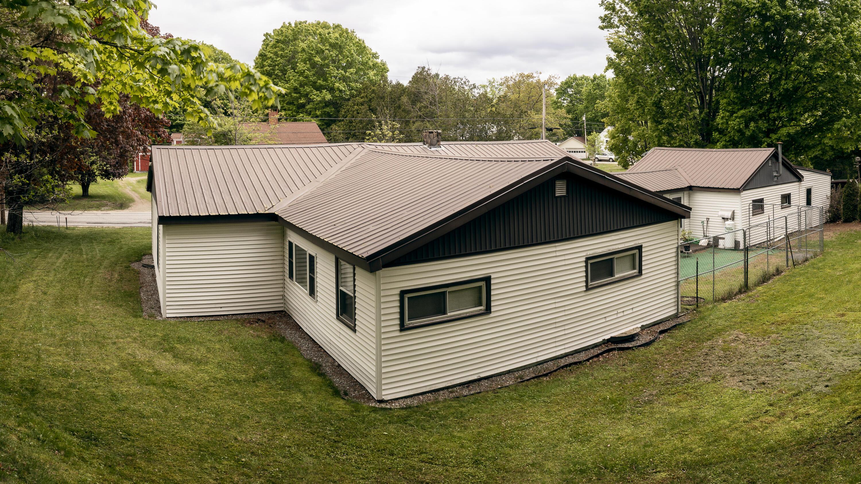 48 Oxford Street Paris ME 04281