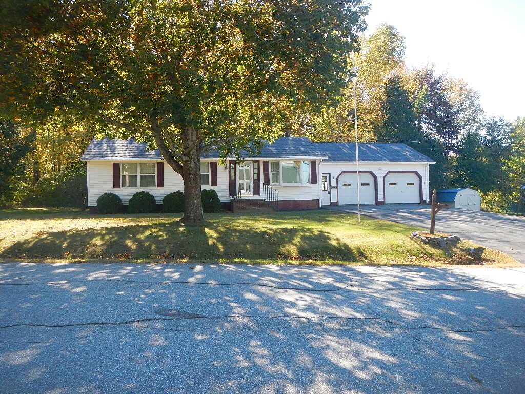 11 Tibbetts Drive Lincoln ME 04457