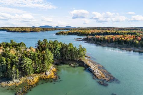 82 Falcon Lane Lamoine ME 04605