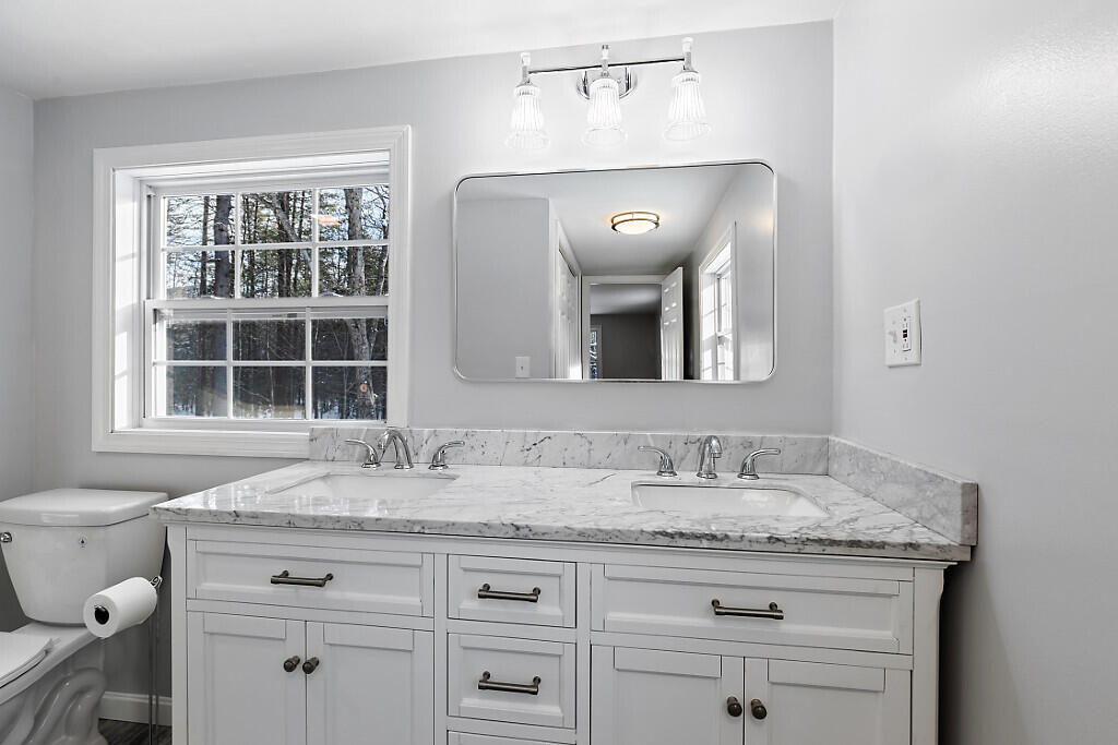 27 Common Road Dixfield ME 04224