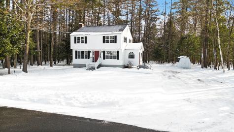 27 Common Road Dixfield ME 04224