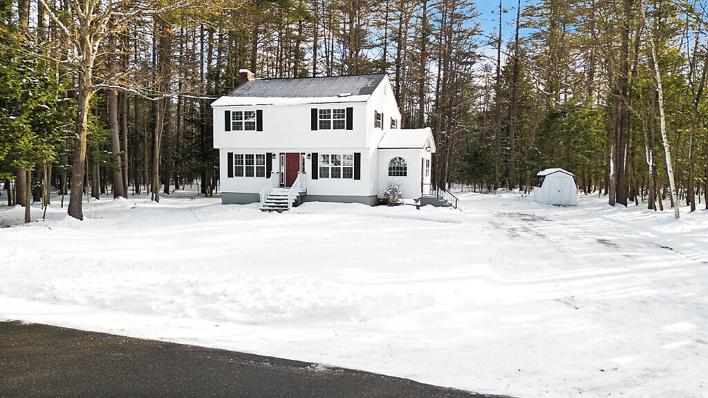 27 Common Road Dixfield ME 04224