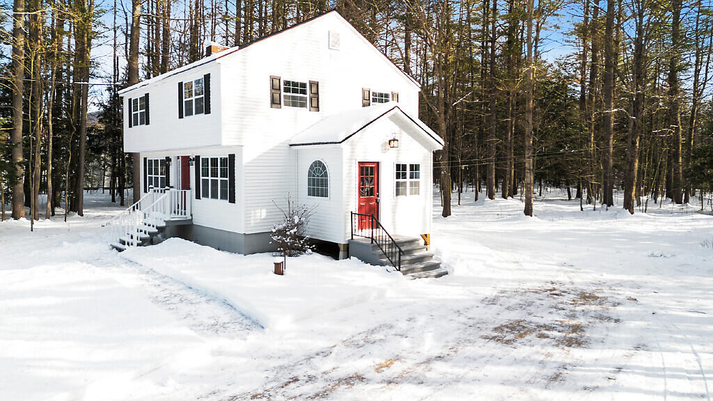 27 Common Road Dixfield ME 04224